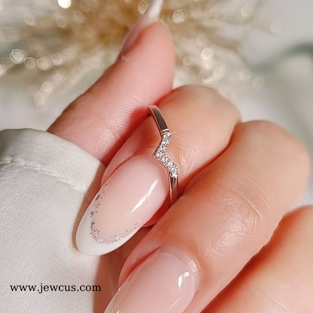 _Jewcus's tweet image. Add a touch of elegance to your look with our Sterling Silver Dainty Chevron Ring! 

#simplering
#anniversarygift
#925ring
#sterlingsilverrings
#daintychevronring
#vring
#shop
#customjewelry
#customizedgifts
#customizedjewelry #personalizedjewelry
#jewcus
#jewcusjewelry