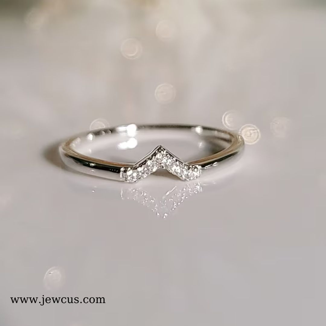 _Jewcus's tweet image. Add a touch of elegance to your look with our Sterling Silver Dainty Chevron Ring! 

#simplering
#anniversarygift
#925ring
#sterlingsilverrings
#daintychevronring
#vring
#shop
#customjewelry
#customizedgifts
#customizedjewelry #personalizedjewelry
#jewcus
#jewcusjewelry