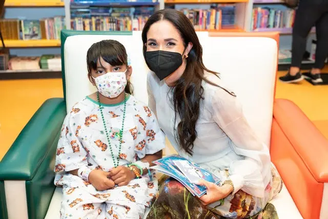Meghan Markle makes a surprise visit to the Children's Hospital of Los Angeles to read books and visit young patients as part of the Make March Matter campaign. 🔗: et.tv/4aeY26M
