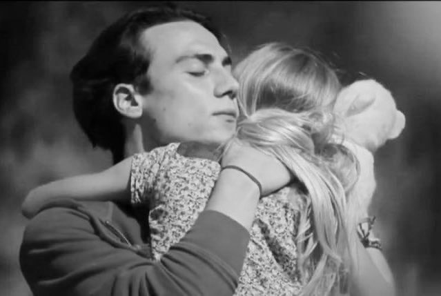 vale7668's tweet photo. Un flashback,solo un flashback vorrei in mare fuori5...un ultimo abbraccio a ciò che Edoardo avrebbe potuto avere 🤍🪽#edoardoconte #edoresa https://t.co/hcOvKRVDO3