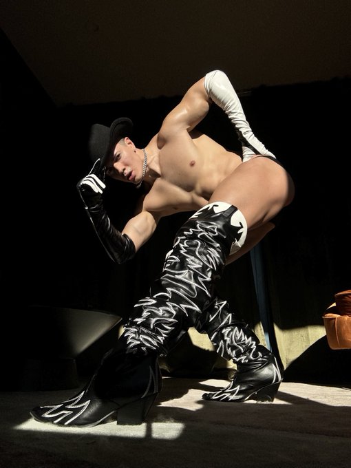 🐴 https://t.co/cfVrjBykCR