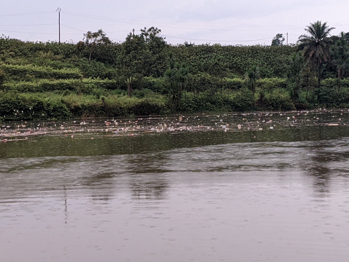 DrSmithBarryBe1's tweet photo. Plastic pollution is a big problem in our society, the municipal lake of Dschang wasn't left out today, no know it's not good for our health and aquatic ecosystem.
It's time to implement the 3Rs REDUCE REUSE RECYCLE..
No to plastic pollution https://t.co/jK2GX6IBKz