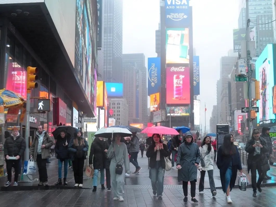NYC Weather: Nor'easter Will Soak City For 3 Days Of Rain Heavy snow expected further north will skip the Big Apple in favor of soaking rain. Three days of soaking rain are expected to begin Tuesday, which carries a 100 percent chance of precipitation.