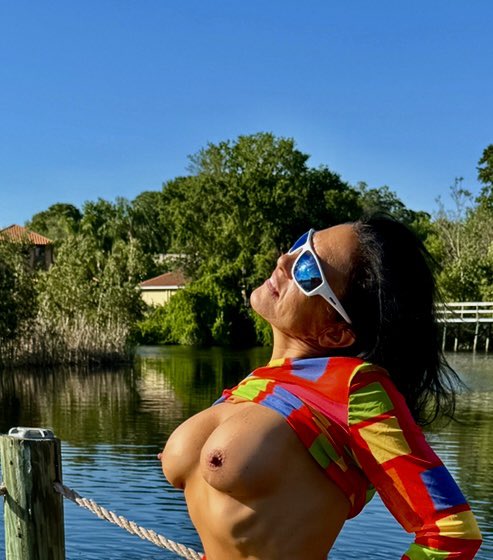 FL0SunshineGirl's tweet photo. Reflecting on this past weekend!! Happy #Titty_Tuesday! So looking forward to the #weekend with my BFF sunni  @sunni_daizeFL #badmom #naghty #bigtitsmomِ #bi #having_fun https://t.co/MyhzogVuxQ