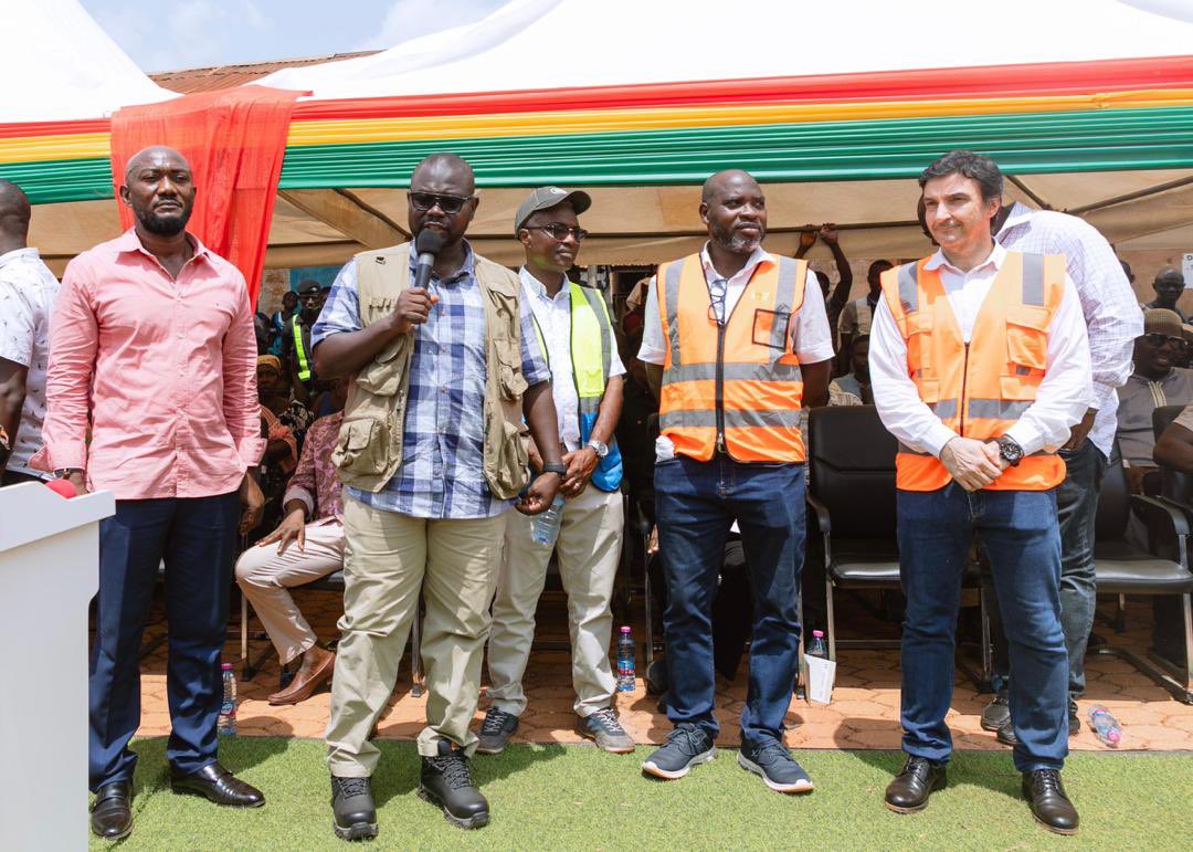mrhgovgh's tweet image. 🚨🗞️: The rehabilitation of the 119 Berekum - Sampa Road Project has started. 

Earlier this morning, April 2, 2024, Hon. Asenso-Boakye handed over the road project to Messrs  Rango Construction Ltd at a colorful event at Jinijini in the Bono Region. 

The road will be…