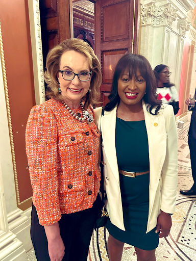 Congratulations to Senator @SarahAnthony517 on winning @EMILYsList’s 2024 Rising Star award! Your extraordinary work strengthening our communities is inspiring. America needs more leaders like you.