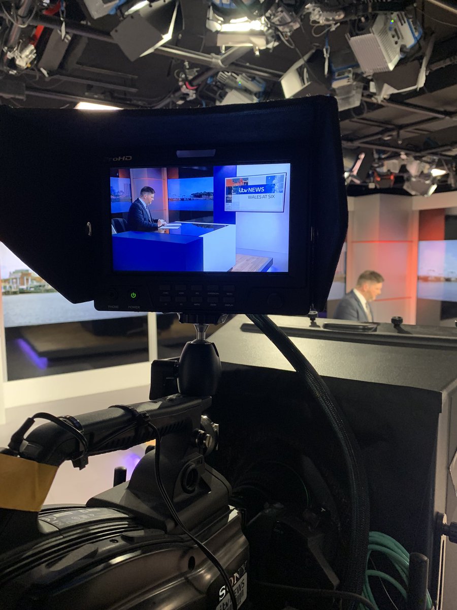 Great to be in the hot seat again with all the big stories and throwing to live reports across Wales. <a href="/ITVCymruWales/">ITV Cymru Wales</a> <a href="/ITVWales/">ITV Wales News</a> #walesatsix