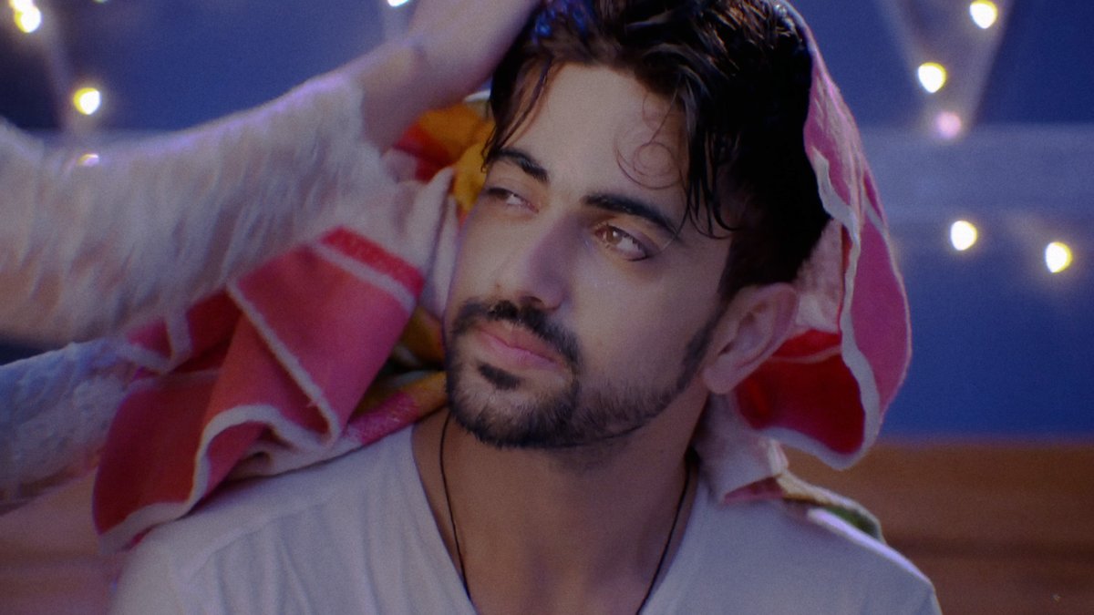 heyyshonaaaa's tweet image. the domesticity of it all 🫶🏻🦋😚
[ #avneil ]