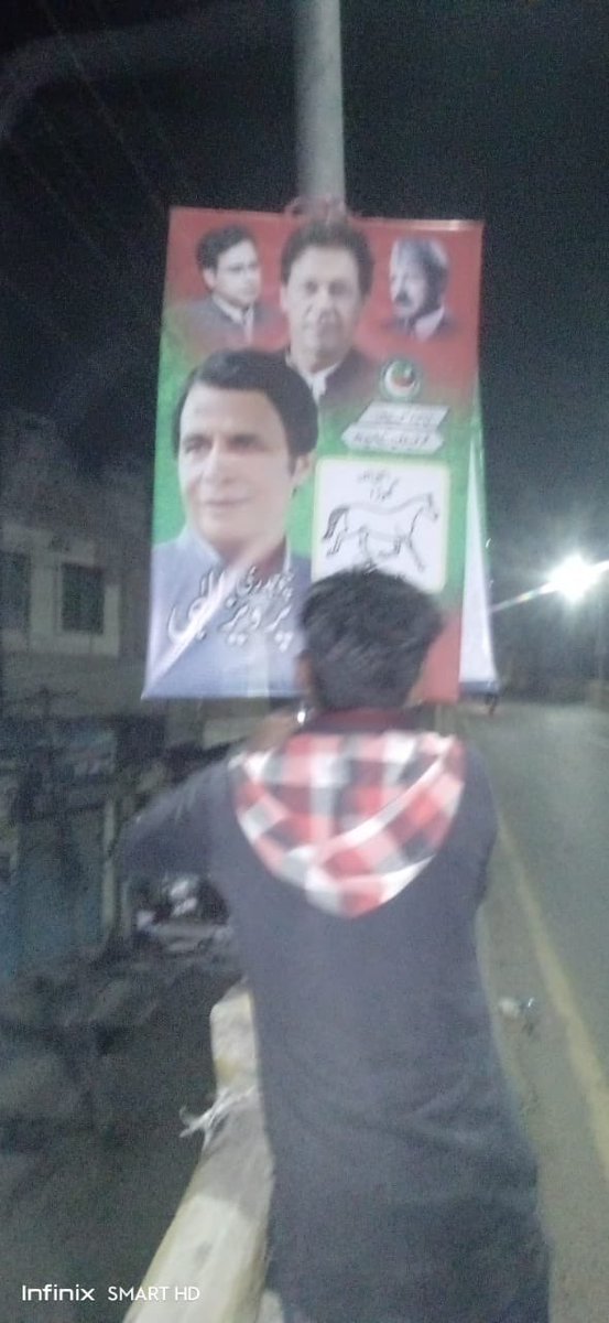 گجرات ضمنی الیکشن PP 32 میں چوہدری پرویز الٰہی کے اشتہار انتظامیہ نے اُتارنے شروع کر دیے ہیں۔ الیکشن کمیشن کو یہ بلکل نظر نہیں آ رہا ہوگا @ECP_Pakistan