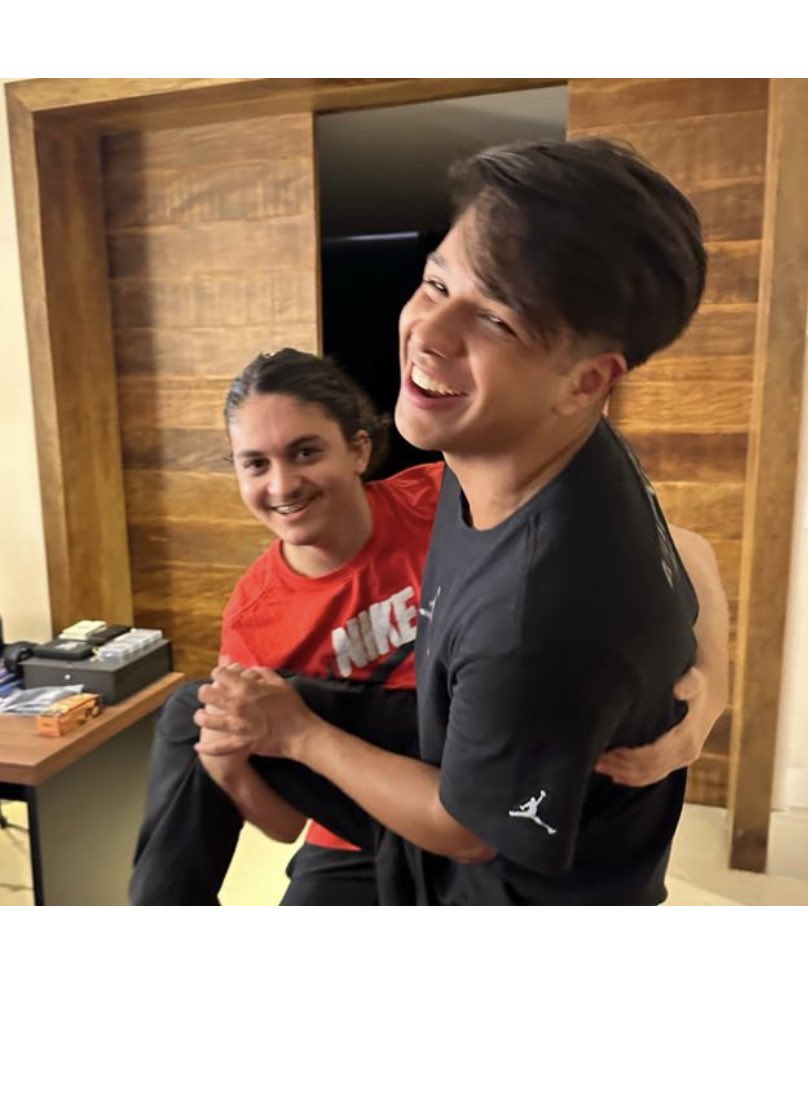 terrorrlqx's tweet photo. Seja bem-vindo irmão 

DREAM TEAM MOBILE NO FLUXO https://t.co/bBQYuvV67f