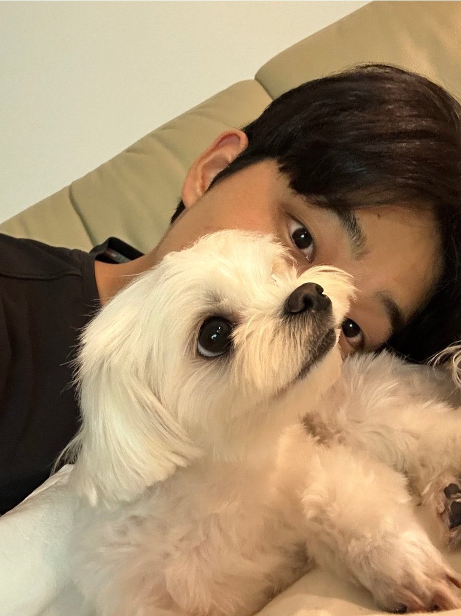 rationalese's tweet photo. 최대한 예전 사진들로만 골랐어여
더 많은 사진들은 동주 인스타에... 😁 https://t.co/lQU4qHb9cd