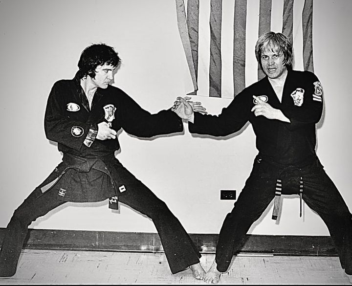 Today in 1973, #Elvis was promoted by Ed Parker to the 16th degree black belt in his International Kenpo Karate Association. More on this day at buff.ly/3ODfMA5⚡️ #elvis #elvispresley #graceland #elvisaaronpresley #elvisforever #elvispresleyfans #presley #elvisfans