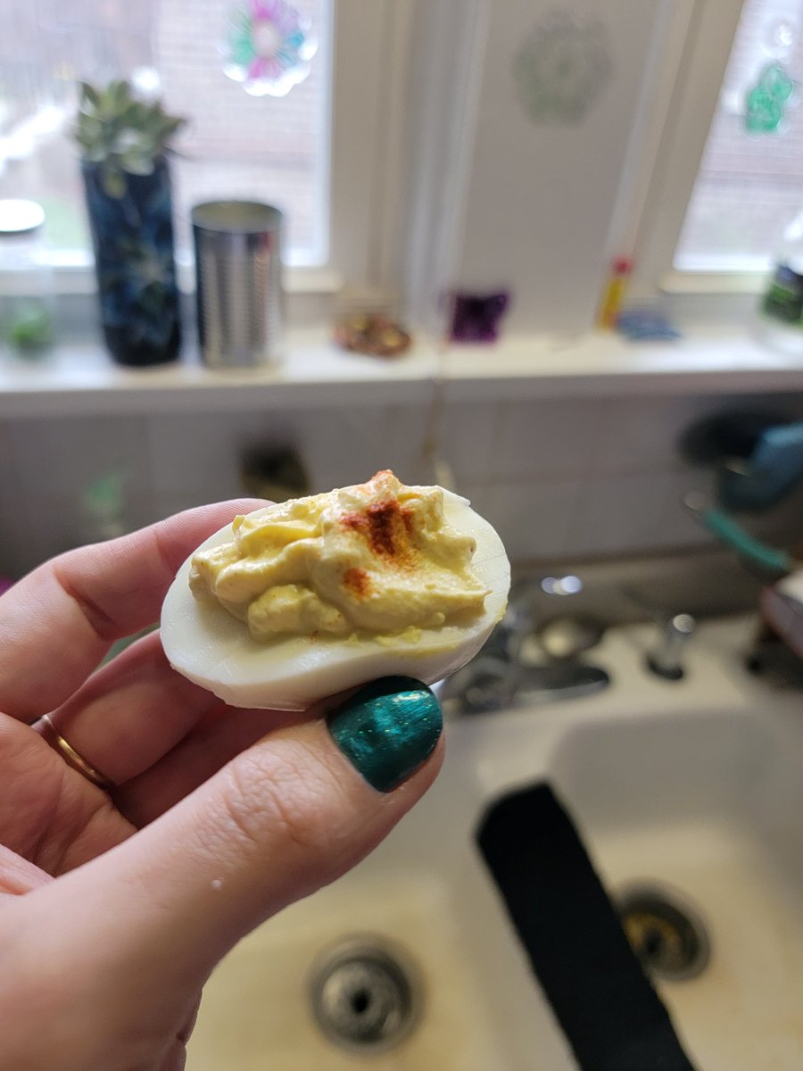 angel_cake127's tweet image. What a fine specimen..🤤 #deviledegg #foodaesthetic