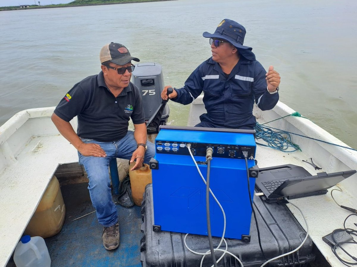 APEsmeraldas's tweet photo. Con el objetivo de facilitar el arribo y zarpe de embarcaciones que llegan al Puerto de Esmeraldas, se desarrolla en estos momentos una batimetria de control, que permite medir el avance de los trabajos de dragado que se vienen realizando con normalidad. https://t.co/zFiAtrxgqn