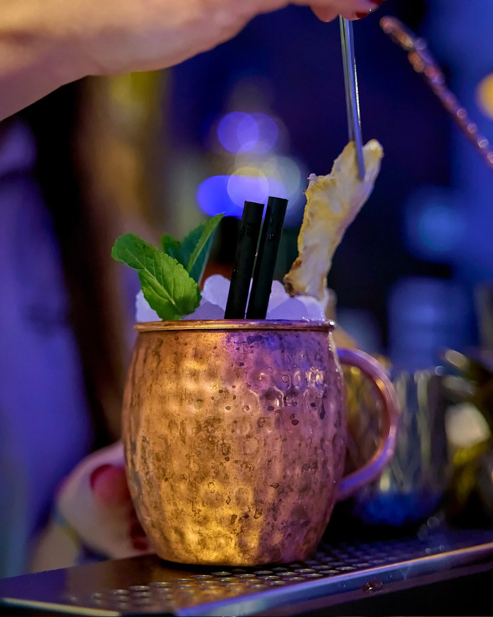 En #GrandHotelSalamanca estamos listos para hacerte este comienzo de semana más llevadero😜. ¿Cuál es ese #cocktail del que no puedes desprenderte últimamente? Sea cuál sea, aquí te lo preparamos con gusto.