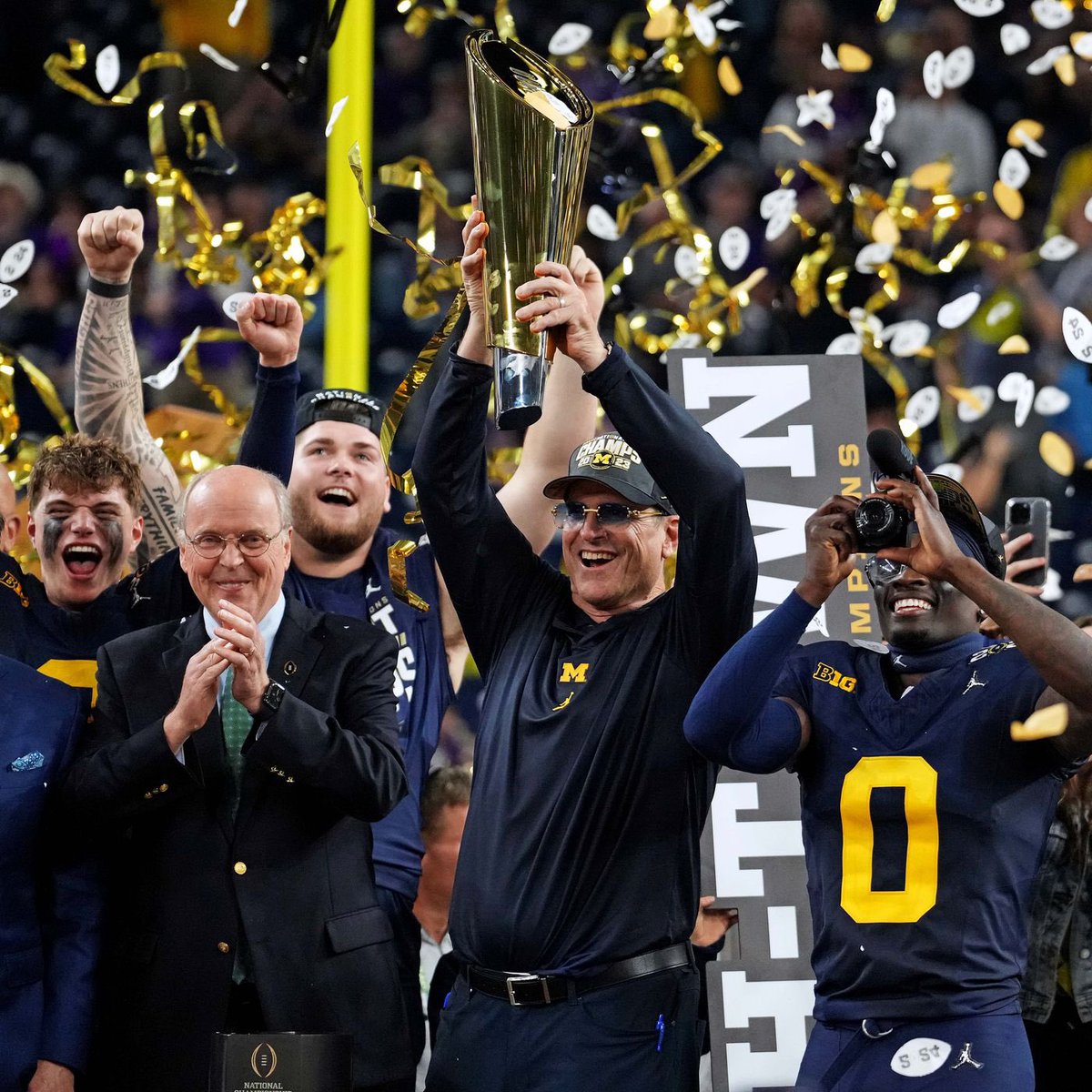 brandonjubie2's tweet photo. #AG2G Aftter a great conversation with my head coach @CoachVMAKASI &amp; @19Bellamy I am extremely blessed to say I received my 22nd division 1 offer from the university of Michigan #goblue〽️ #🔵🟡 @ChadSimmons_ @BrandonHuffman @GregBiggins @adamgorney @SWiltfong_ @MountMiguelFB https://t.co/ORaCRuhVE5