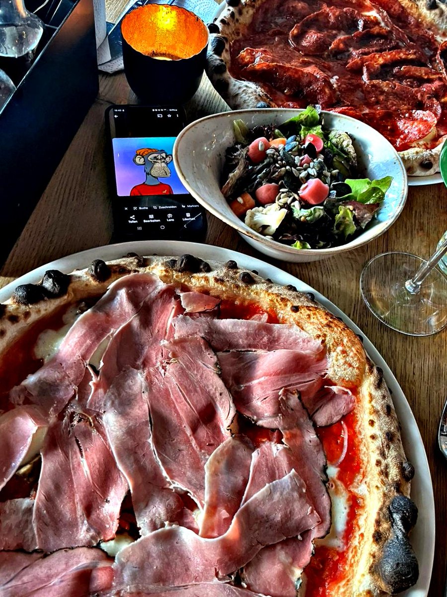 Brotomtom's tweet image. Thx to @BoredApeSolClub for this delicious diner with my fiance today that i won on #PizzaWednesday 
There are about 3 incentives every week where you can win some 💸 for activities when you are an #BASC holder 💙💜

Thx to @dak_daze and the team for all their creativity and work