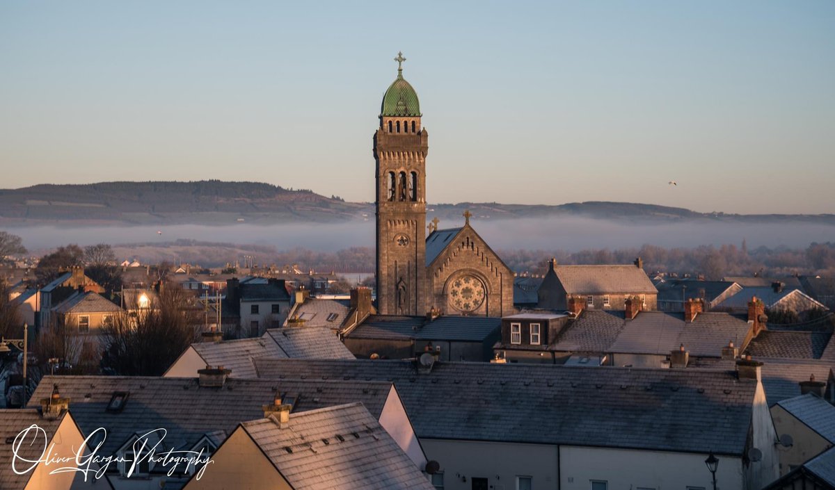 View from the beautiful Absolute Hotel Limerick City, we stayed in, in January of this year. The morning fog, still lifting slowly from the landscape below. 
In the middle you can see St Marys parish church. @PictureIreland <a href="/Limerick_Leader/">Limerick Leader / Limerick Live</a> <a href="/limerickpost/">Limerick Post</a> #photograghy #landscape