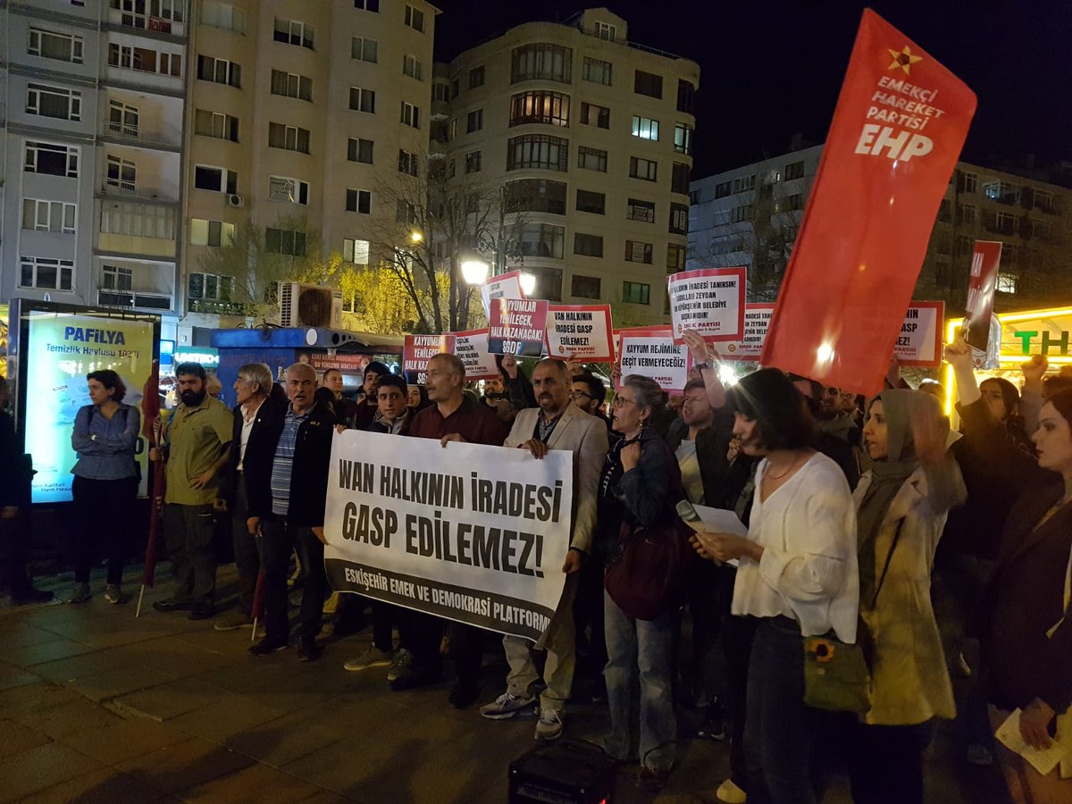 Van halkının iradesi gasp edilemez! Kürt halkının iradesini yok saymak kimseye düşmez. Abdullah Zeydan Van'ın Belediye Başkanı'dır. Eskişehir Emek ve Demokrasi Platformu ile eylemdeydik. #AbdullahZeydanHalkınİradesidir