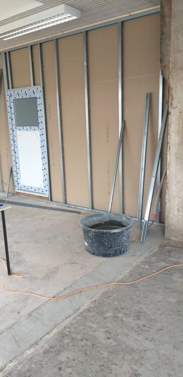 CSCfreshSpace's tweet photo. Nach Fertigstellung der Bauarbeiten für Anbauraum 1 folgt nun der Ausbau von Anbauraum Nr. 2 und 3., somit können wir nach Erhalt der Anbaugenehmigung recht kurzfristig auf ca. 130 qm Indoor-Fläche Cannabis für unsere Mitglieder anbauen. https://t.co/P4DPx5M80g
