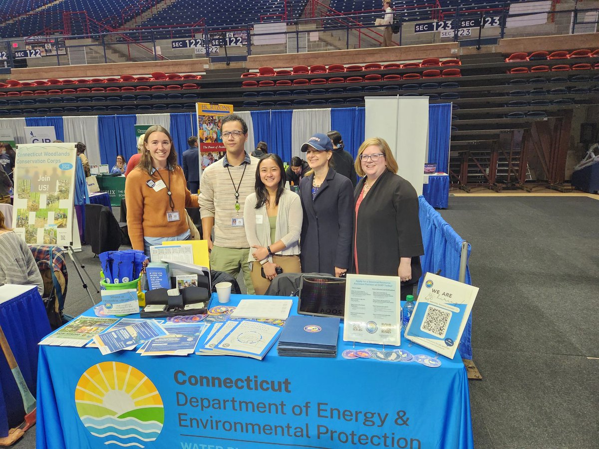 Gampel Pavilion hosts championship teams and great career fairs. Thanks to @uconncareer for the warm welcome, and thanks to @LGSusanB for bringing the University of Connecticut spirit. Learn more about working for the state of CT lnkd.in/gCyJfem