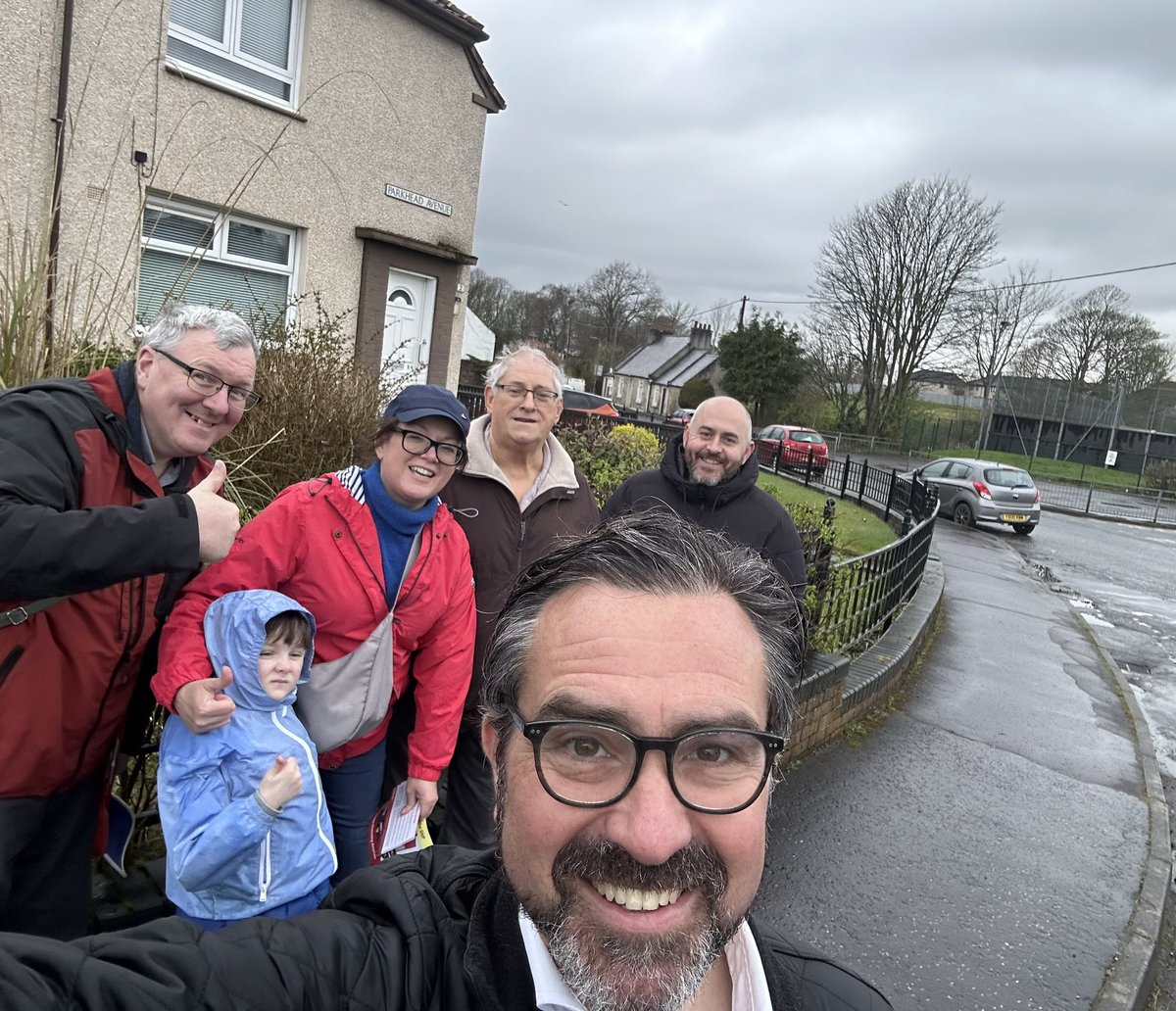 Out in Kilwinning tonight with @NAyrshireLab Cllrs @jcullinane86, @DonaldReid3 &our #CentralAyrshire volunteers. Talking to @ScottishLabour voters and people fed up with the SNP and the Tories and switching to Labour. #GENow #VoteScotLab24