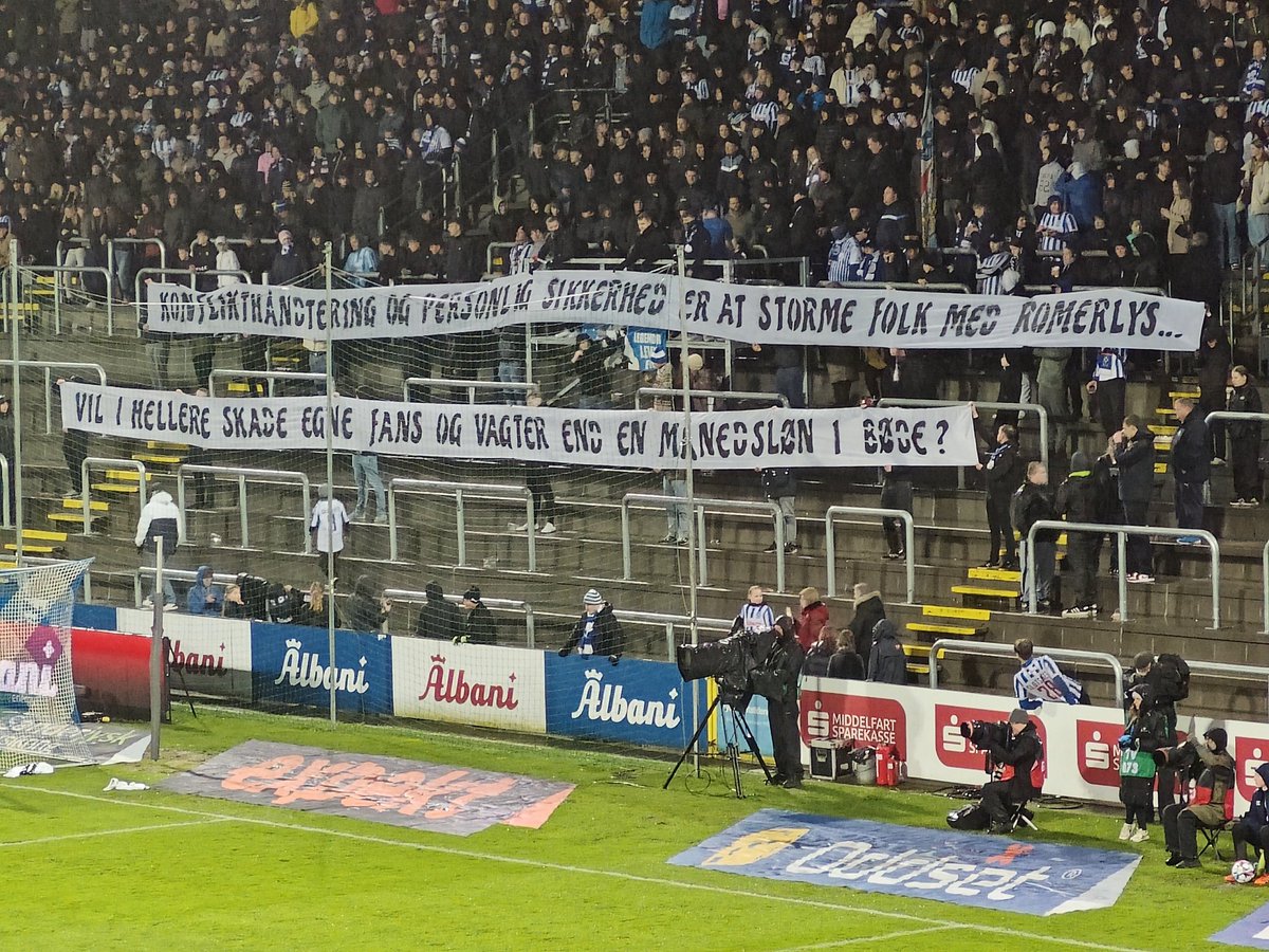 Der bliver sendt beskeder fra 2. Halvlegs start.. #obdk