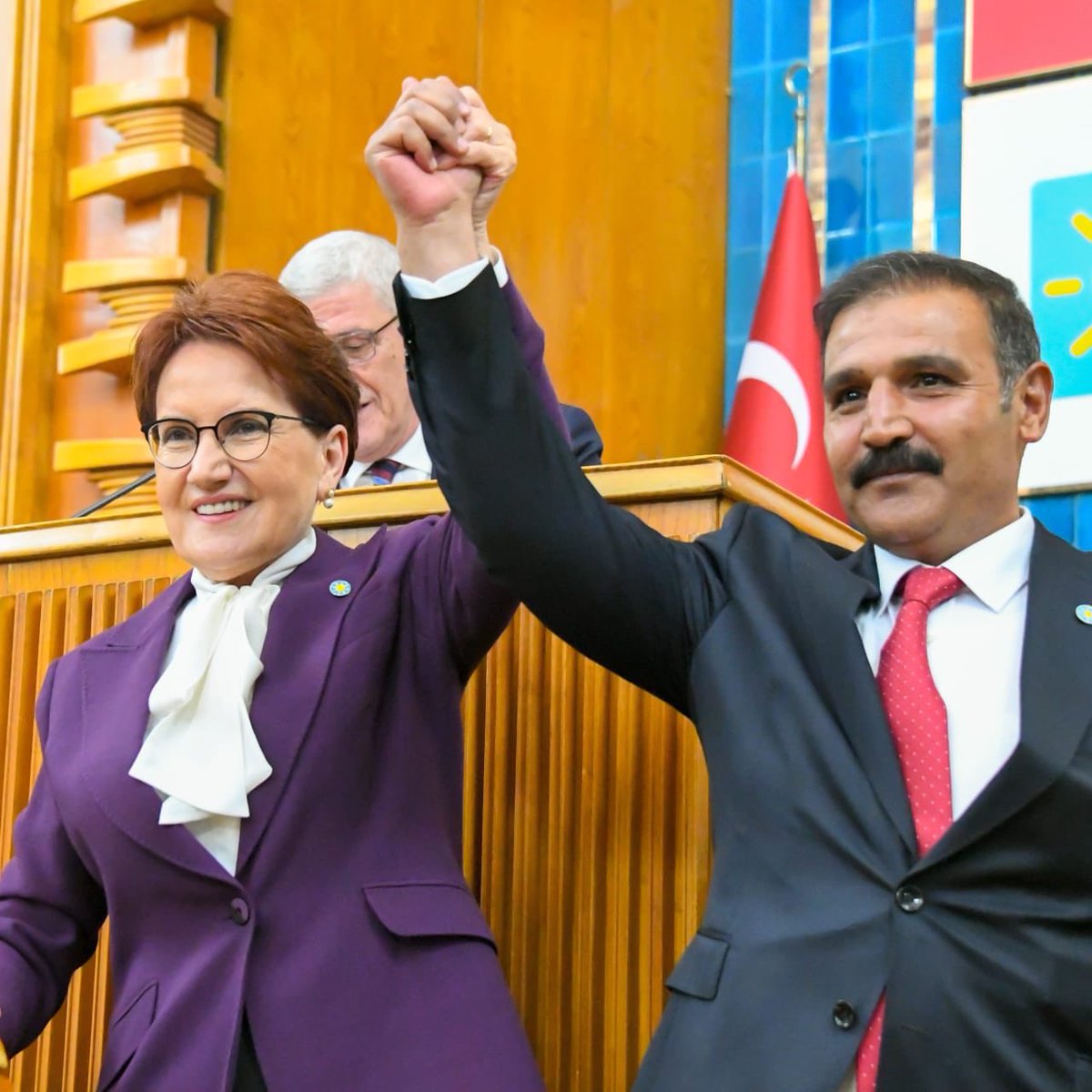 Benim GENEL BAŞKANIM MERAL AKŞENER’DİR. ☀️ @meral_aksener