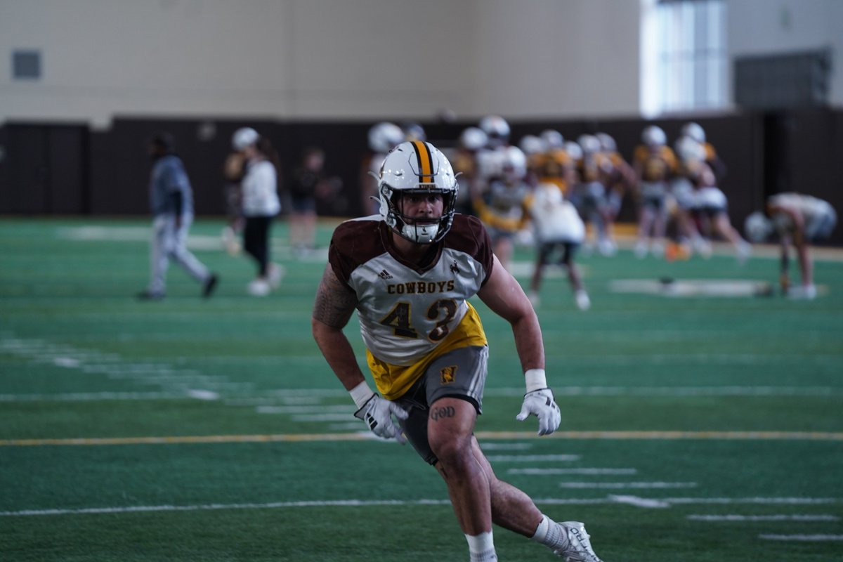 By_RyanThorburn's tweet image. "I had to come back." Shae Suiaunoa (@shaetbs) decided to return to @wyo_football the moment @JaySawvel was elevated to head coach.

📖 the latest chapter in the program's continuing middle linebacker legacy here: tinyurl.com/y2n84pen