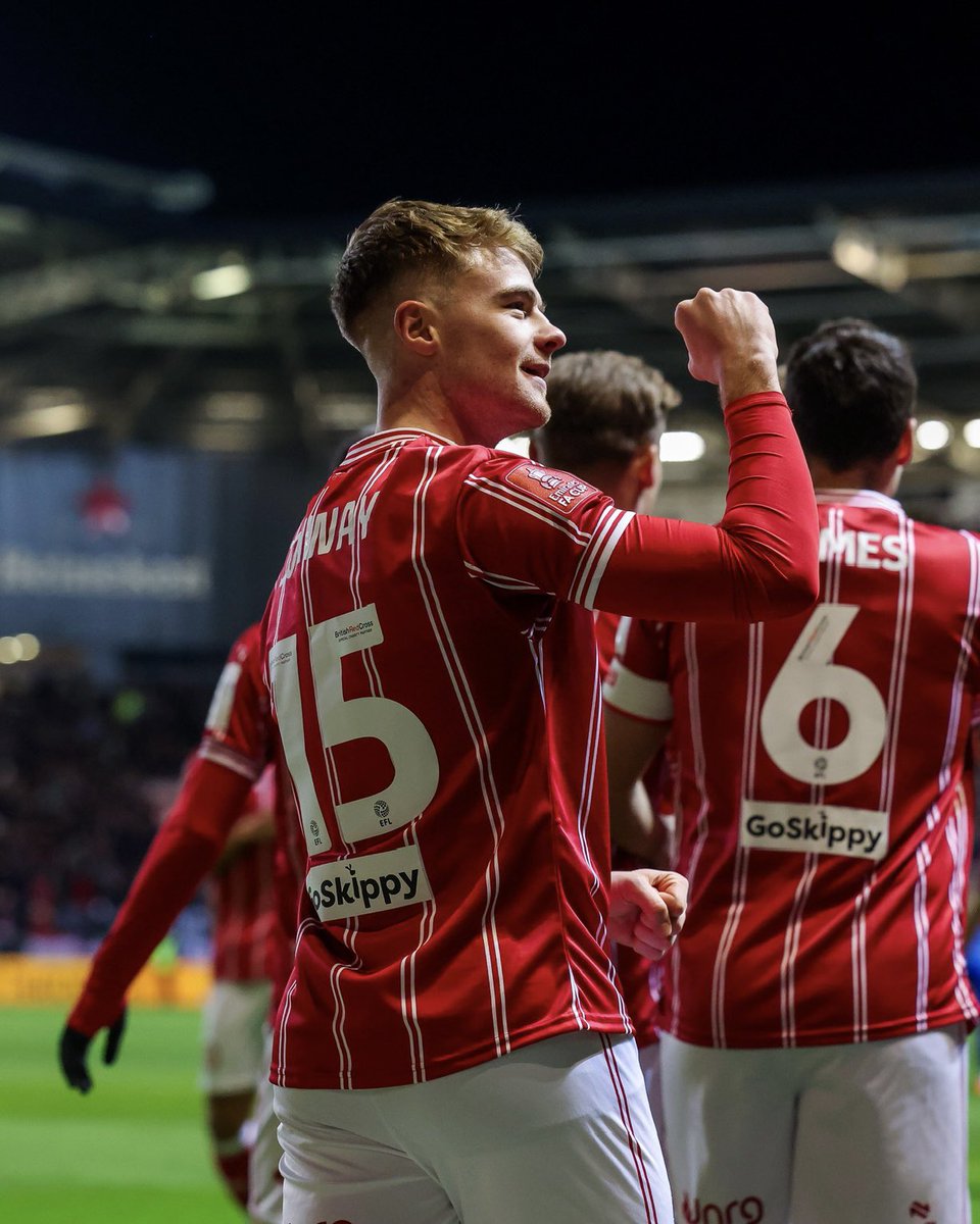 @BristolCity top Goalscorer Tommy Conway will be coming along to meet all kids holiday camp this Thursday 4th April To book half day afternoon when Tommy is there simply click the link below & select Thursday 4th April Redland BS6 To book click here - soccershooters.com/holiday-clubs
