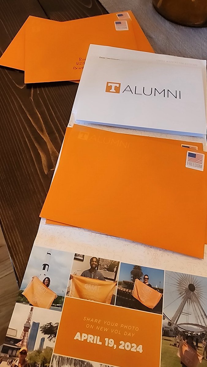 @Dobstown and I VOLunteered to write welcome letters for New Vol Day on April 19th. This was so much fun @UT_Admissions!