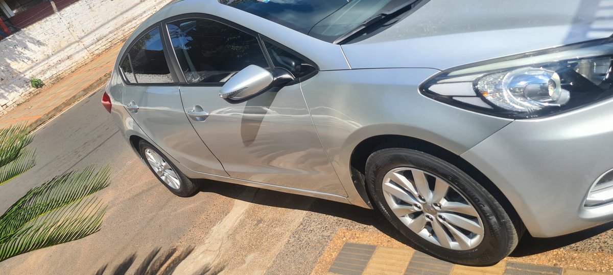 Asaraujop's tweet photo. Espero que la magia de X haga lo suyo.. en venta Kia cerato en impecables condiciones.. espero sus Rt's para que pueda llegar a su próximo dueño/a.. https://t.co/0QH7KgnKdM