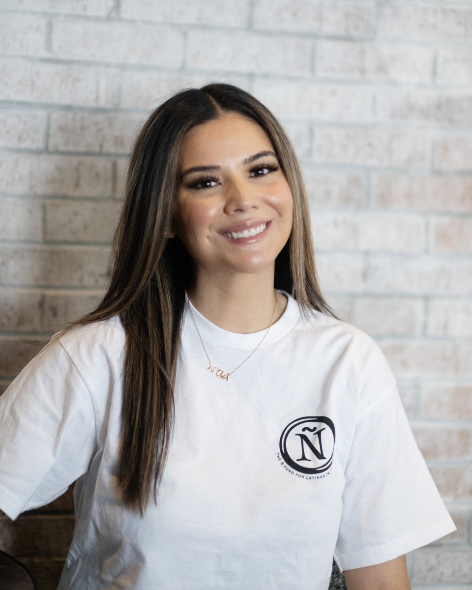 ReporterCruz's tweet image. When I was a young reporter living in North Philly, I would always get asked: “If you could have anyone’s job who would it be?” &amp;amp; I would always say: @NotesFromHeL ✨ 

👚: The Ñ Fund for Latinas in Journalism, a way to contribute to the advancement of Latinas in journalism 💕