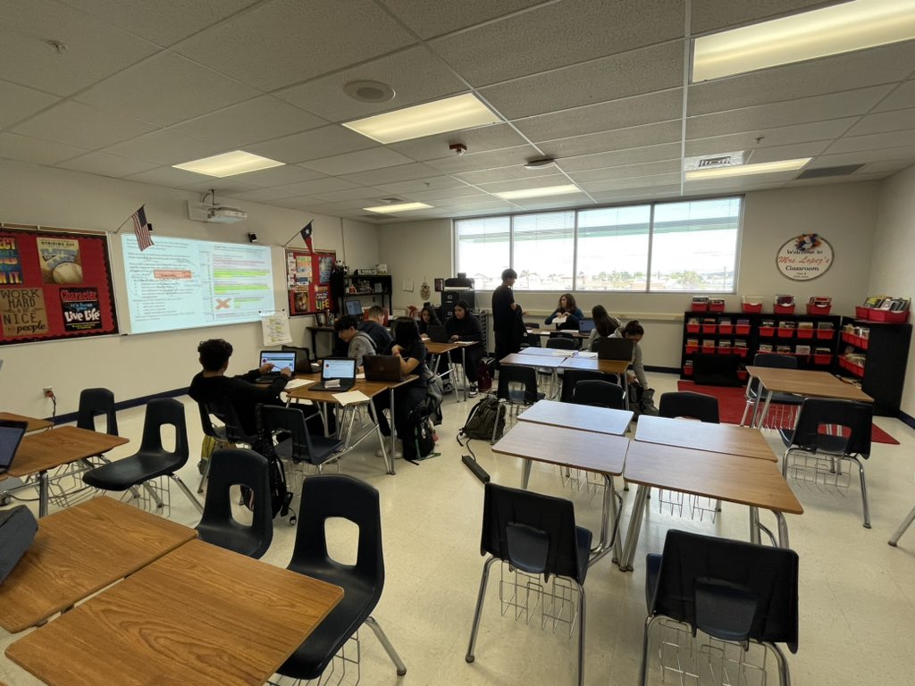 SThomas_SRMS's tweet image. It made my day to see so much great stuff happening throughout our RLA classes today @Hernando_MS 
✅ Small group instruction 
✅ Effective team teaching 
✅ Writing practice 
✅ Aligned strategies 
✅ High levels of engagement 
#chasing100 @LRocha_HMS @RNava_HMS @imalvillar_HMS