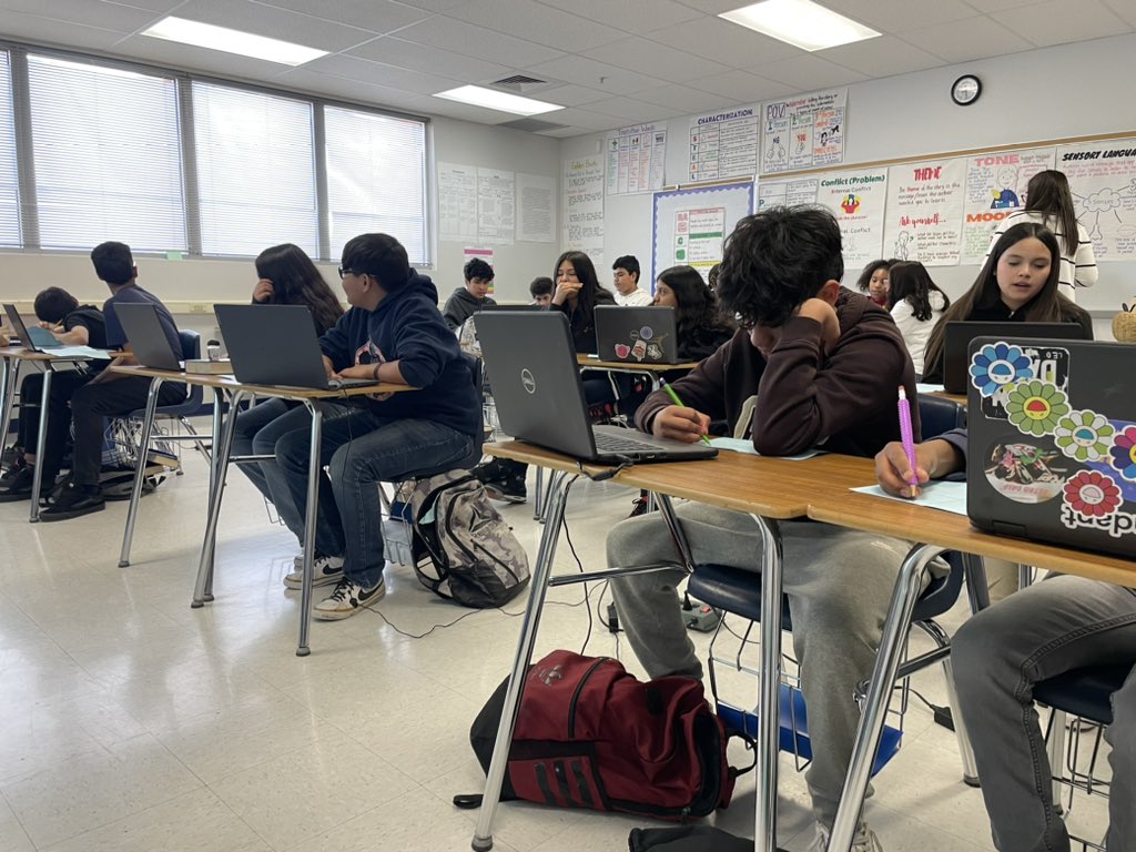 SThomas_SRMS's tweet image. It made my day to see so much great stuff happening throughout our RLA classes today @Hernando_MS 
✅ Small group instruction 
✅ Effective team teaching 
✅ Writing practice 
✅ Aligned strategies 
✅ High levels of engagement 
#chasing100 @LRocha_HMS @RNava_HMS @imalvillar_HMS