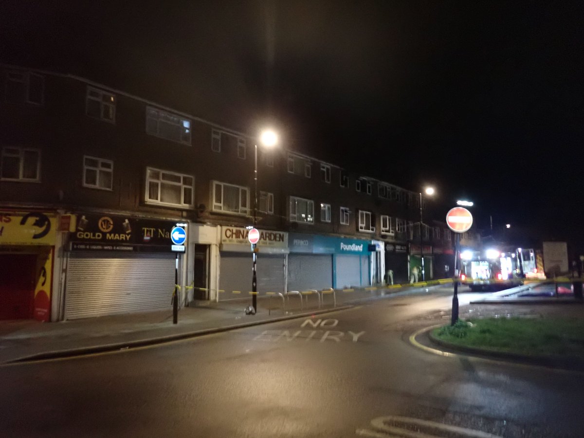 LondonFire's tweet photo. Two adults and four children fled a fire at a maisonette in #NewAddington.

The fire is believed to have been caused by the failure of lithium batteries in a converted e-bike.

Read more about the incident and how to use e-bikes and e-scooters safely 👇 

https://t.co/F01qQRHSaH https://t.co/B8ML6x71uu