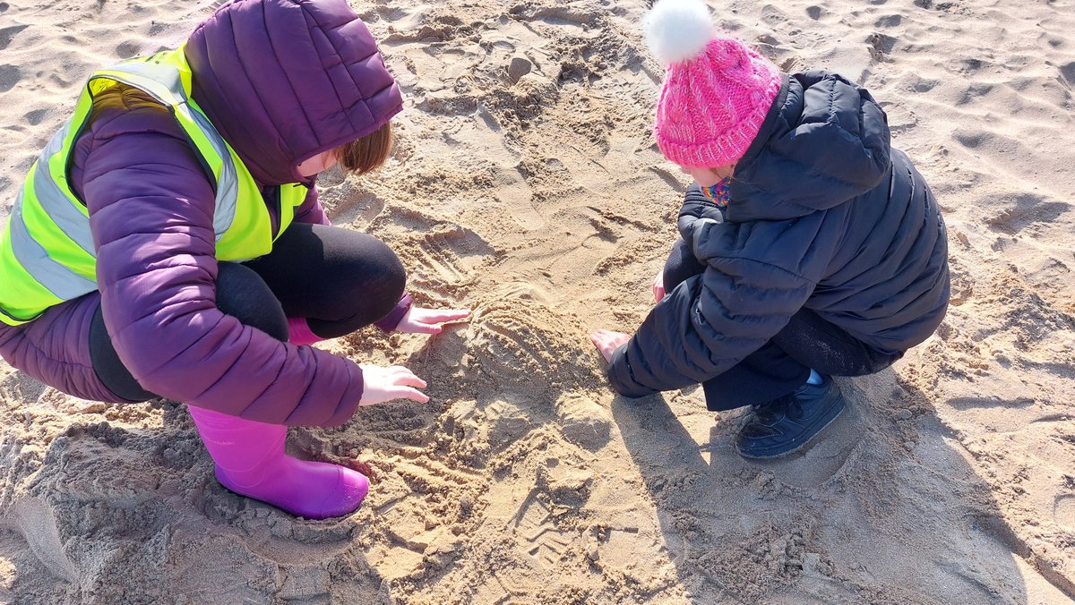 Wild_Elements's tweet image. Educating primary school children on nature, and environment recovery through embedding key messages via creative Beach art with Ysgol Llandegfan, Ysgol Llanfawr, Ysgol y Borth and more! 🌊

Find out more wildelements.org.uk/eng/latest

#beachart #savetheenvironment