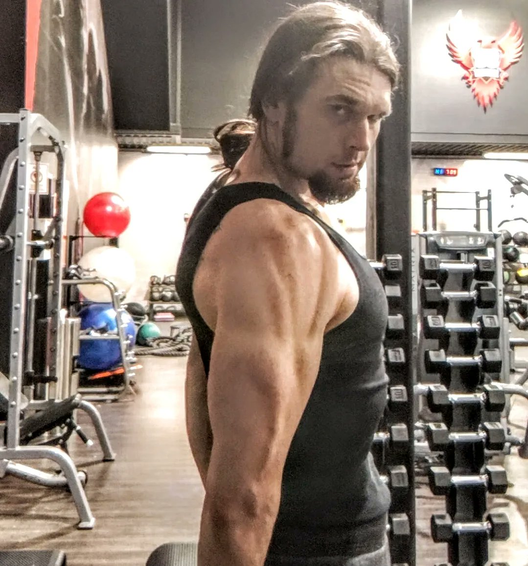 eddie_buff_ne's tweet photo. Really getting ripped especially in the shoulders and triceps.
Been pushing myself extra hard lately!
.
.
.
.
.
#instafit #motivation #fit #fitness #gymlife #pushpullgrind #grindout #flex #instafitness #gym #trainhard #eatclean #grow #focus #dedication #strength #ripped #swole https://t.co/lN9twECRav