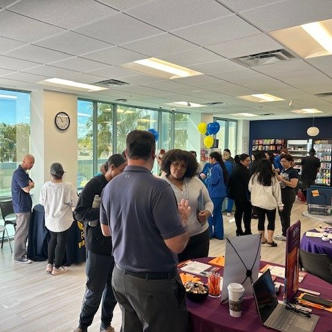 Club_Ride's tweet photo. Big thanks to @ArizonaCollege for inviting #ClubRide to their career fair yesterday! ๐ We loved sharing our mission of reducing traffic congestion & air pollution through green commuting rewards. ๐ฑโป๏ธ
#clubridelv #greencommute #arizonacollege #careerfair #collegetrips https://t.co/VWAvpJvmIV