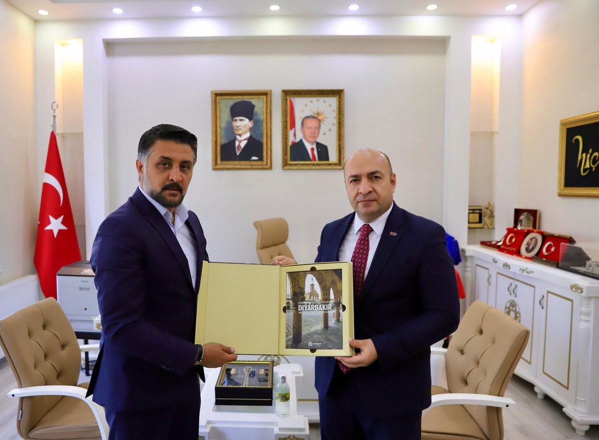 31 Mart Yerel Seçimlerinde Hazro Belediye Başkanı Seçilen Fuat Mehmetoğlu’na nazik ziyareti için teşekkür ediyor, yeni görevinde başarılar diliyorum… Allah utandırmasın…