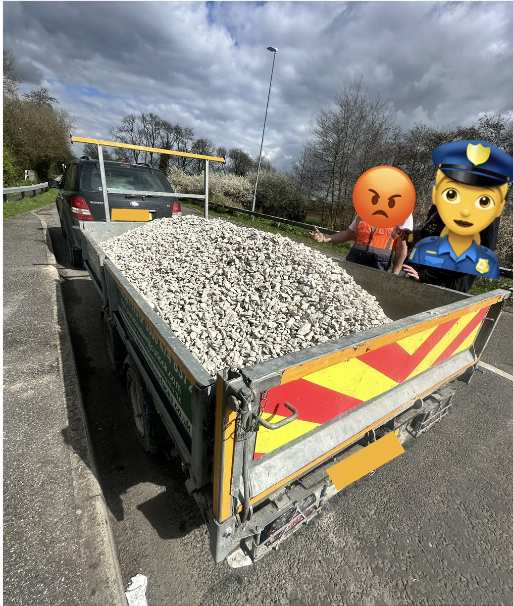 #RPU stopped this insecure load in #SKEGNESS earlier today. Driver had a sheet to cover the load in the boot but was “too busy” to apply it before setting off. TOR issued and load secured correctly. #ShowUsYourLoad