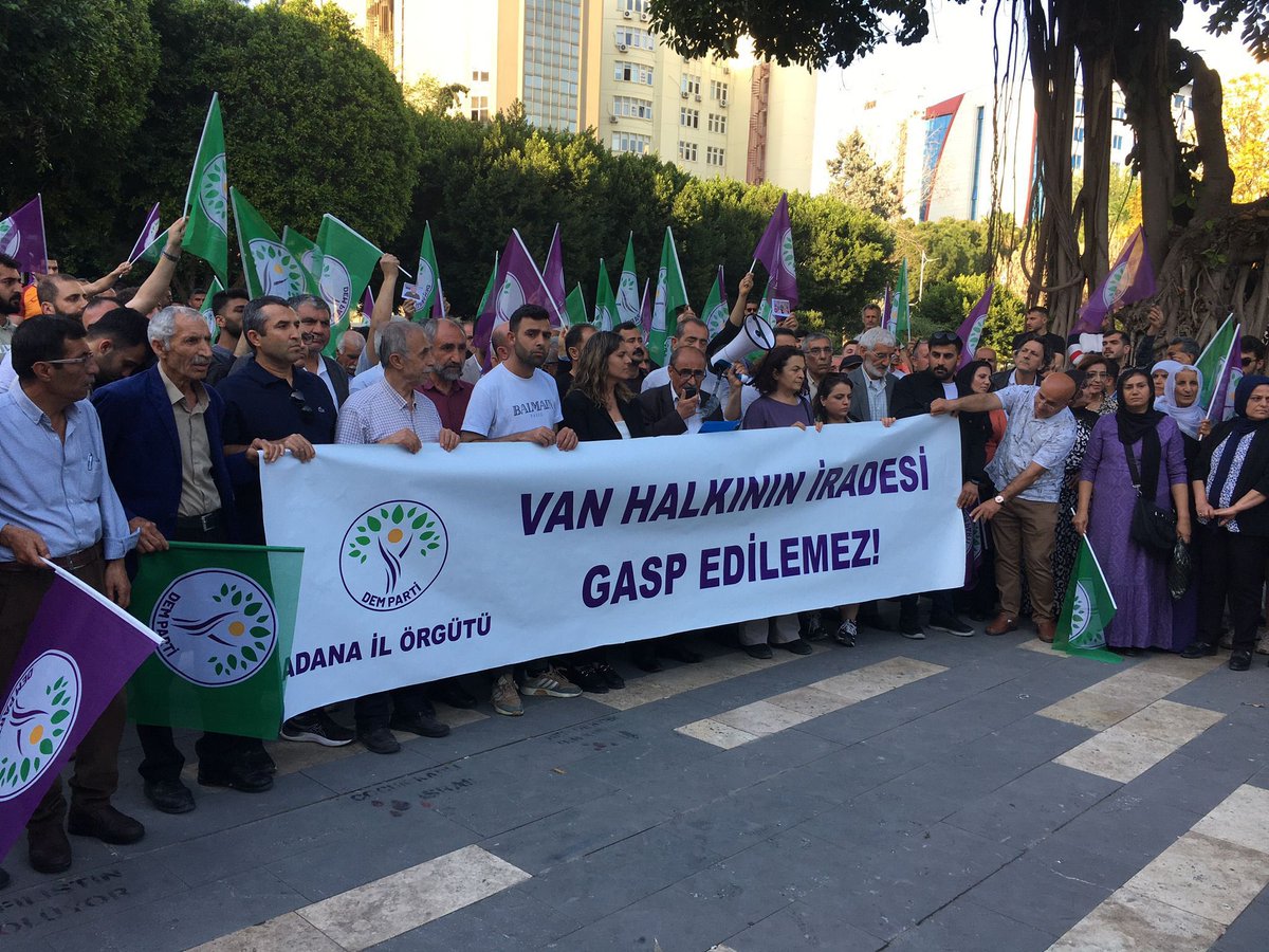 adana_tip's tweet photo. Adana'da Hukuksuzluğa Hayır!

Van halkının iradesi gasp edildi! Seçimden zaferle çıkan Van Belediye Başkanımızın mazbatası, hukuksuzca YSK tarafından AKP'ye verildi. Bu kabul edilemez bir durumdur! https://t.co/jMiNAoUzxT