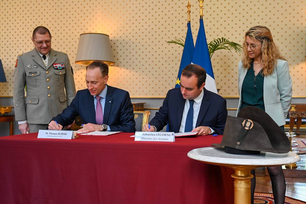 Bicorne de la bataille d'Eylau, épée d'Austerlitz et grand collier de la Légion d'Honneur : les « imperiala » de Napoléon bientôt exposées au Musée de l'Armée des Invalides. Le groupe @AXA s’engage et devient un mécène majeur du musée pour les quatre prochaines années.