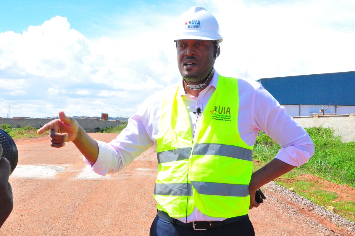 @ugandainvest's Director General @mukiza_robert: 'To guarantee that the contractor has a clear right of way to develop the infrastructure in the park, it was critical to cancel the titles. Buildings built in the green space prevent water from flowing in the drainage channels'.