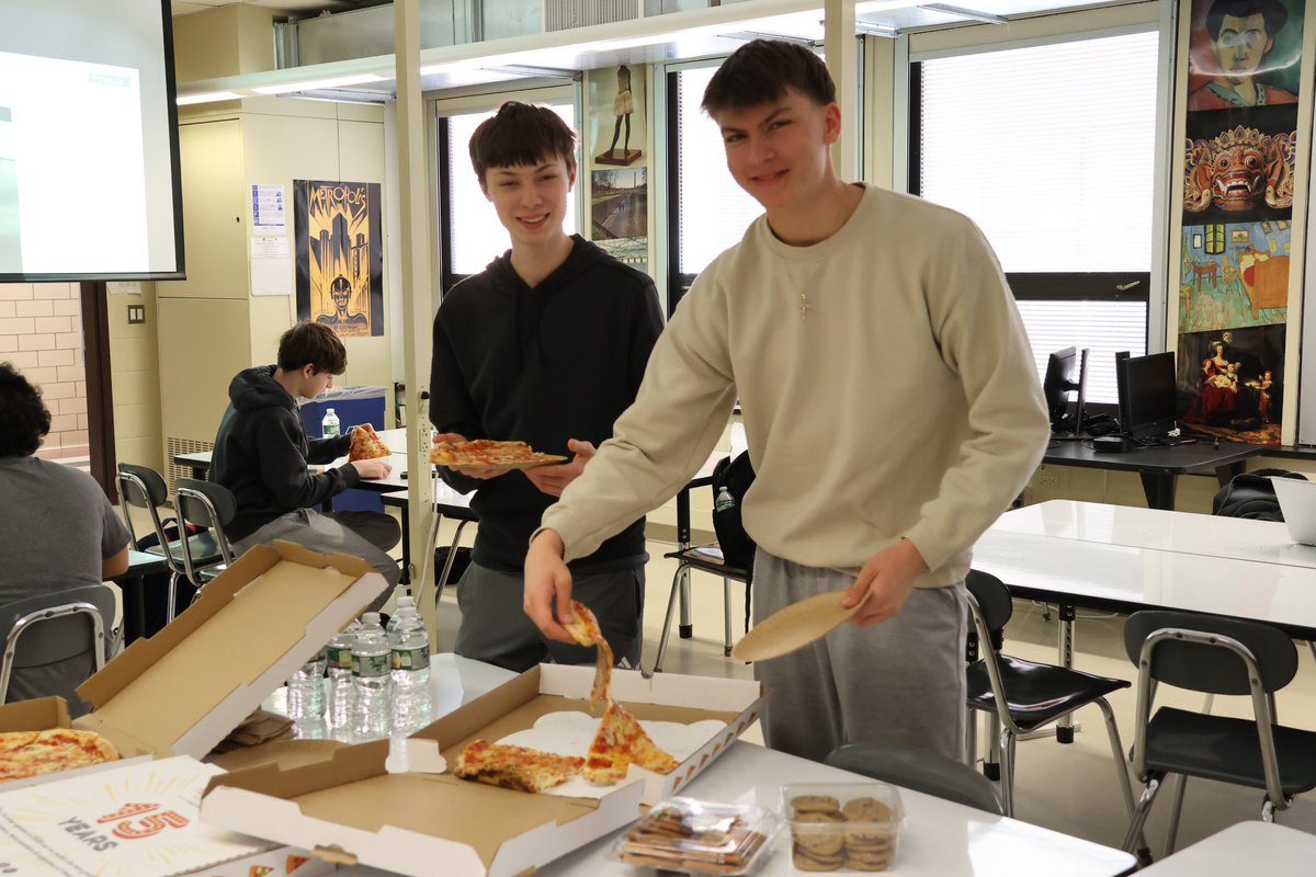 grpssupt's tweet image. Ms. Roche’s #AdvancedGraphicDesign students teamed up with #FrancescaPizza to design a poster for its upcoming #16thAnniversary celebration on 4.27!

Aiden Drozd ’25 submitted the winning design &amp;amp; his poster will be used to advertise the upcoming anniversary event!

#rockgrnj