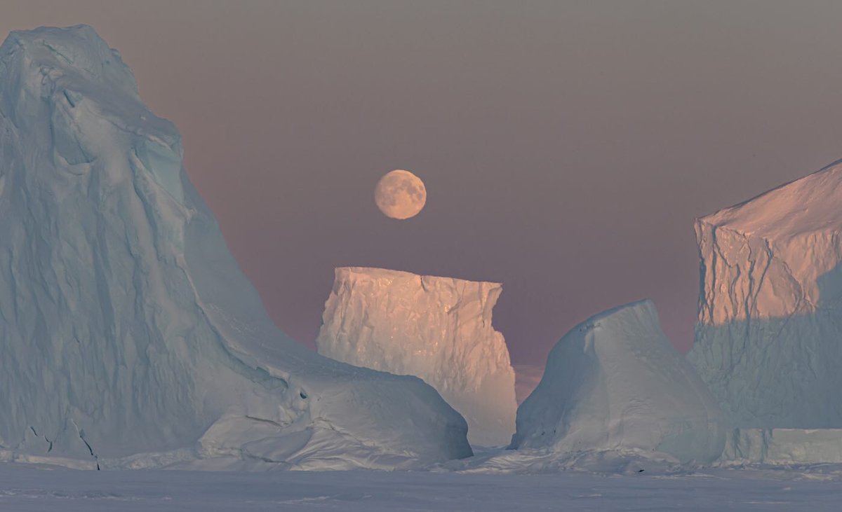 📸 These dreamy photos have been taken in Canada’s Nunavut province by Paul Goldstein