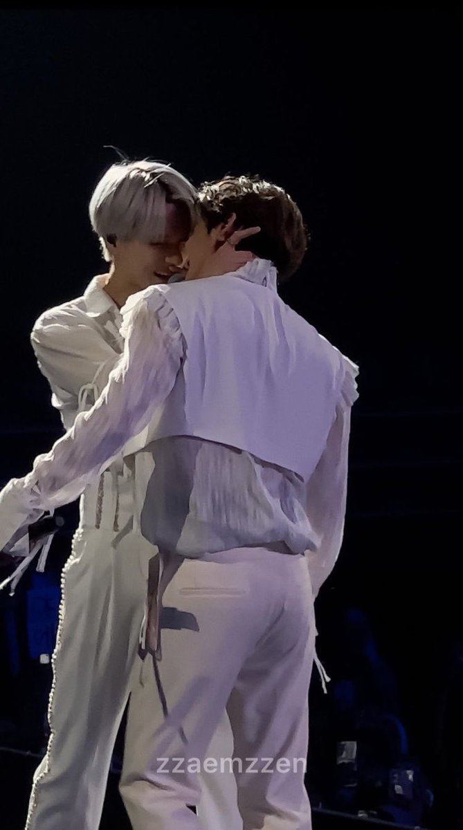 does anyone have the fancam for this diy moment 🤓 it’s for scientific… purposes…
