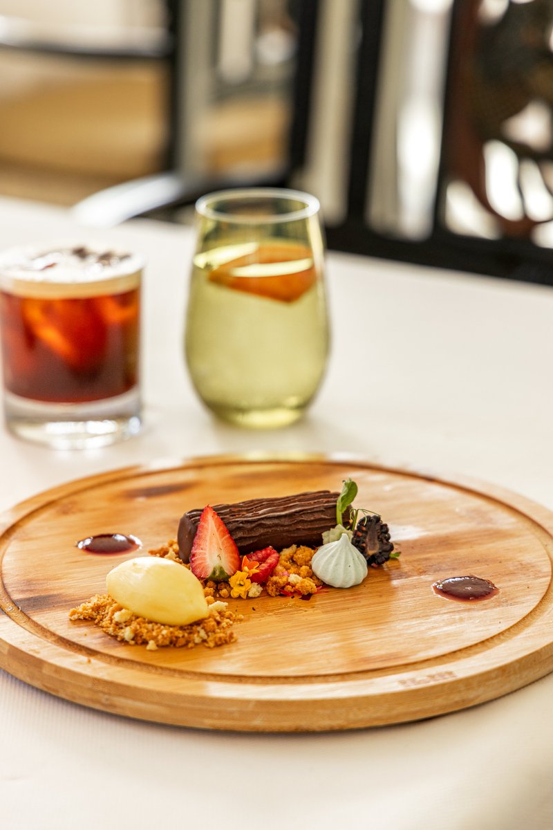 Discover the sweetness of life with our delicious desserts at Emiliano Restaurant. Each bite will provide you with an exceptional experience that will delight your senses.