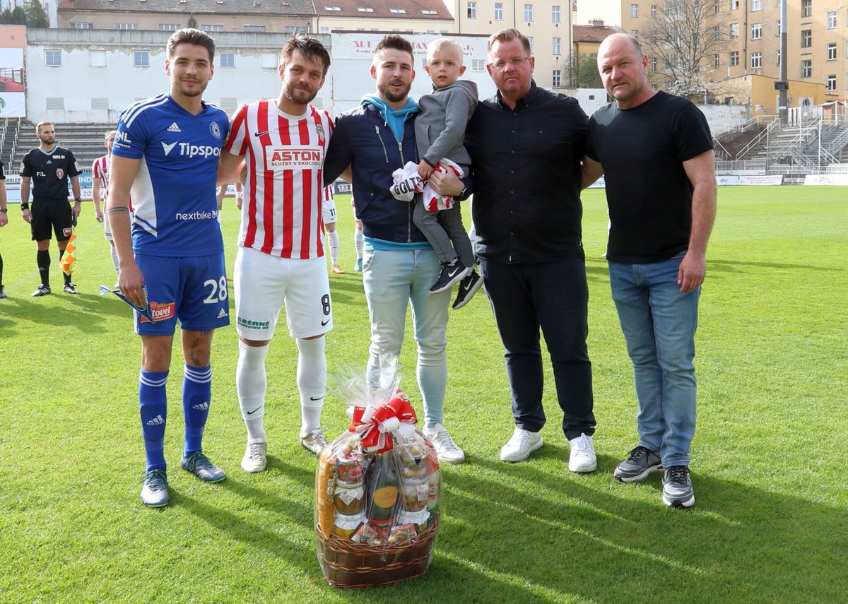 fkvz1903's tweet photo. V neděli se loučilo a děkovalo. V hlavní roli Radek Voltr 🤍❤️

#Volťák #louceni https://t.co/Q7TwtLdeTk