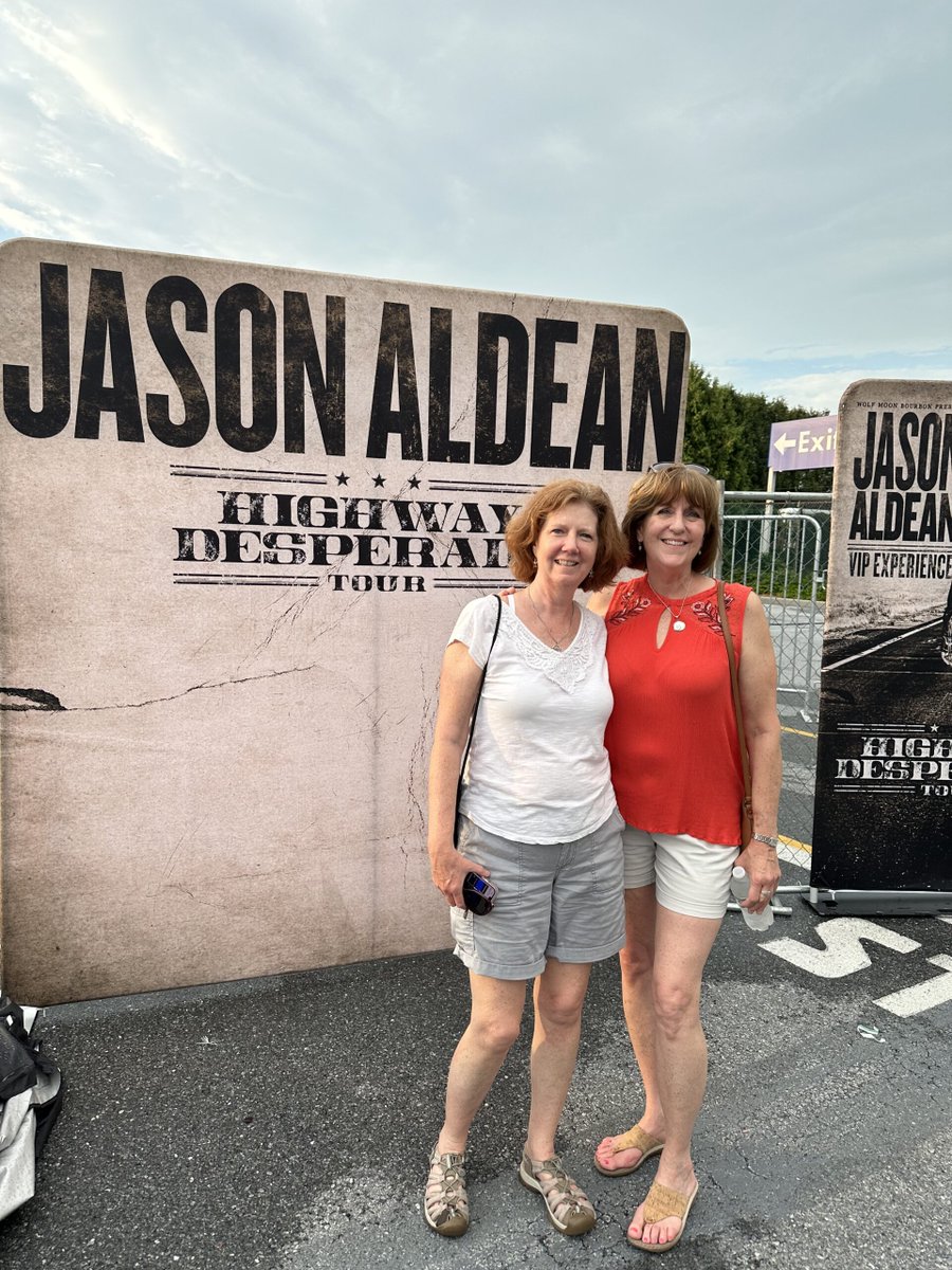 Congrats to #AldeanArmy April Fan of the Month Winner, Sara from Millersville, PA! Read her story + enter for your chance to win here: jasonaldean.com/news/uncategor…